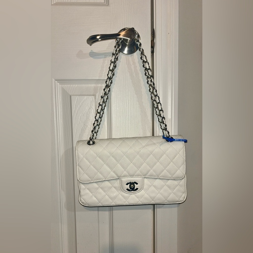 Chanel
Timeless/Classique leather crossbody bag